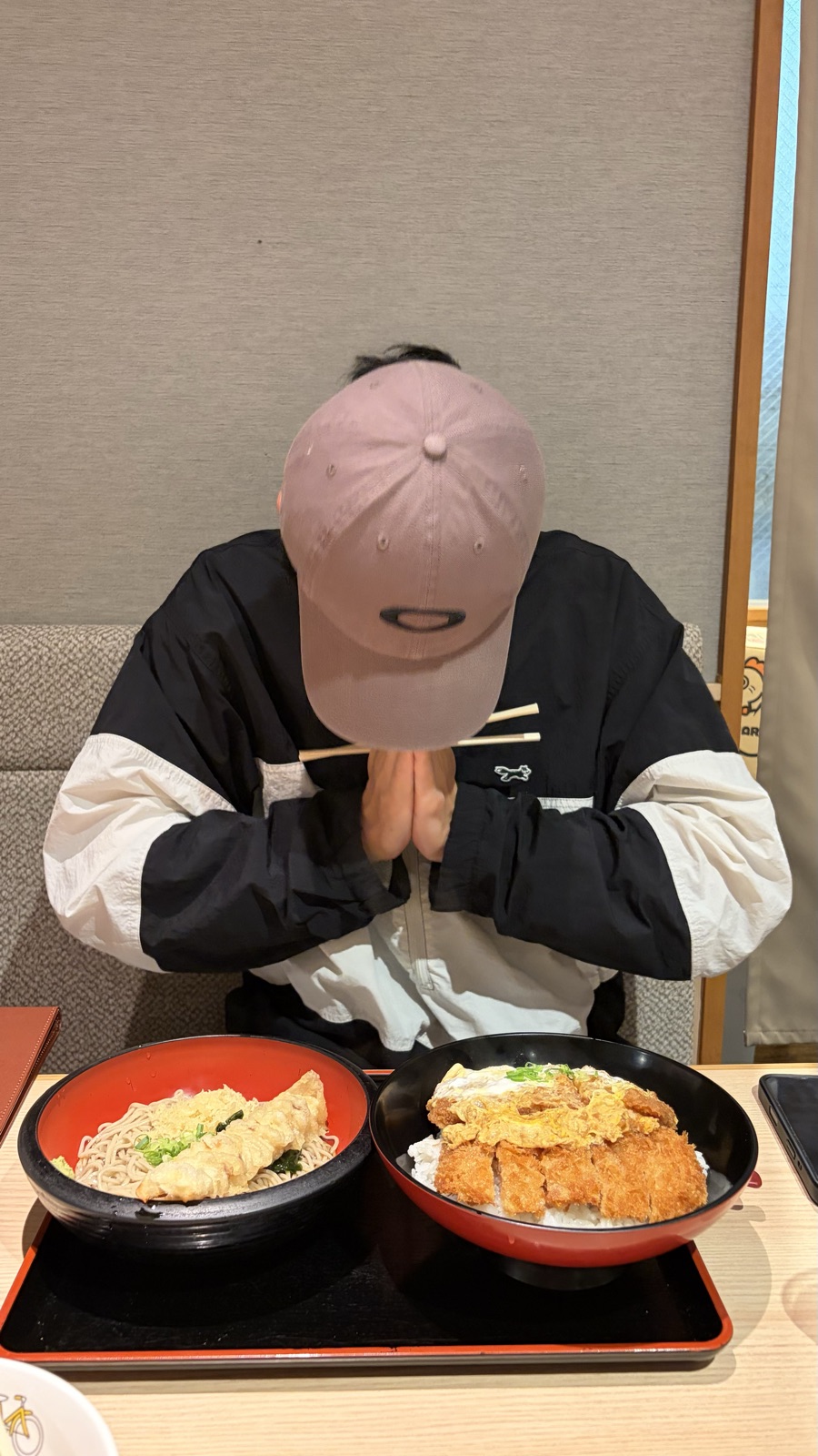 ダブルカツ丼とそば。いただきます